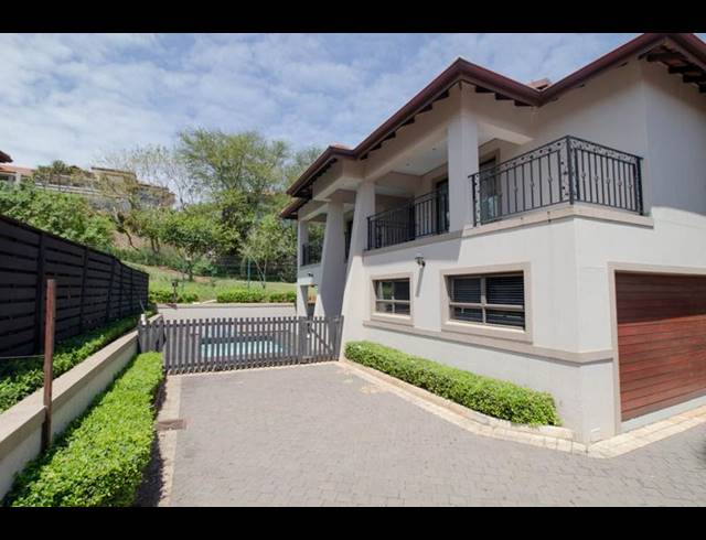 3 BEDROOM TOWNHOUSE FOR SALE IN IZINGA ESTATE